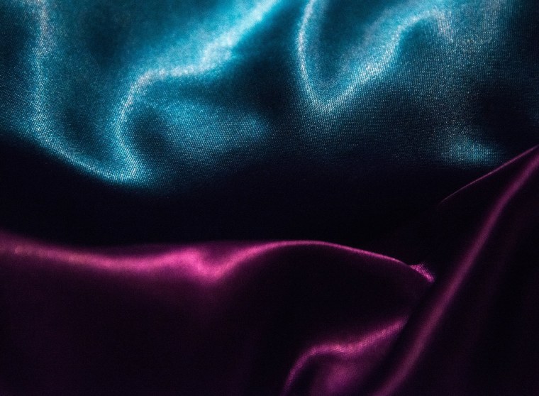 Красный бархатный фон