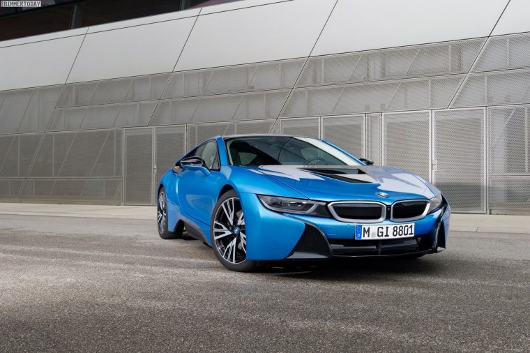 BMW i8 синяя