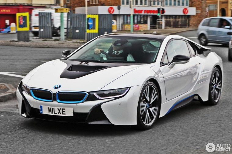 BMW i8 турбо
