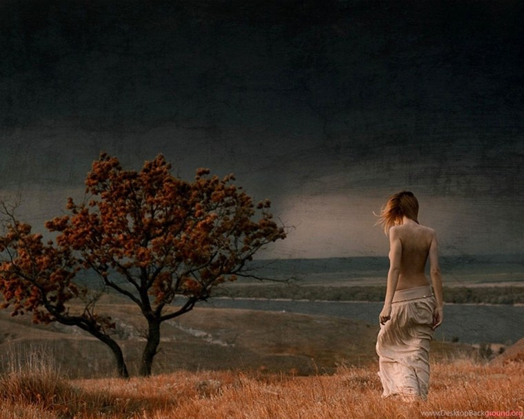 Одинокая девушка в тумане