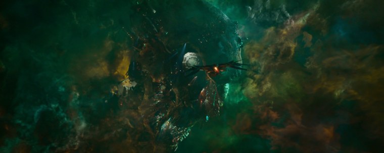 Одинокая девушка в тумане