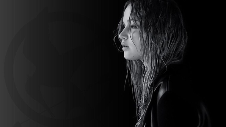 Женский силуэт на темном фоне