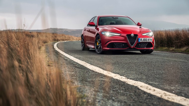 Alfa Romeo Giulia Quadrifoglio обои