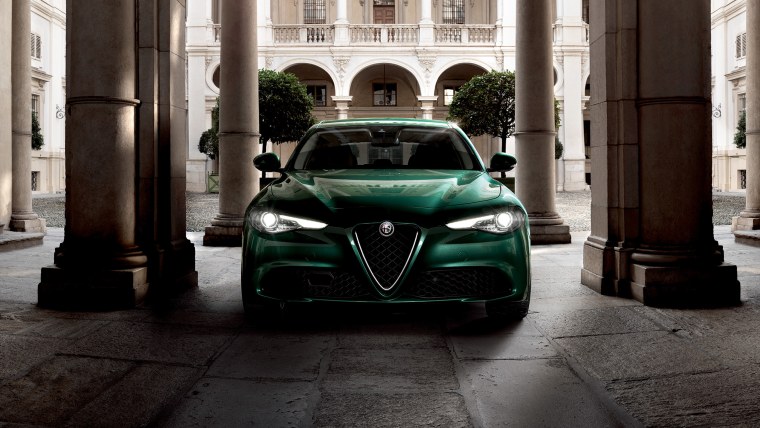 Alfa Romeo Giulia зеленая