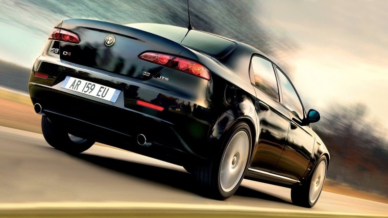 Alfa Romeo красная