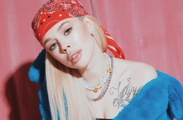 Инстасамка 2022 на аву