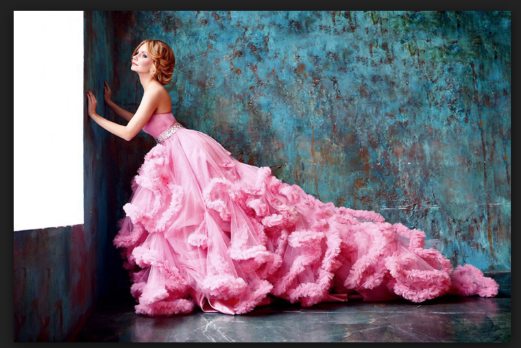 Девушки брюнетки в розовом