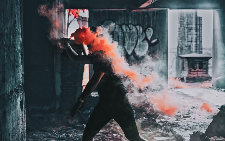 Обои с дымовыми шашками