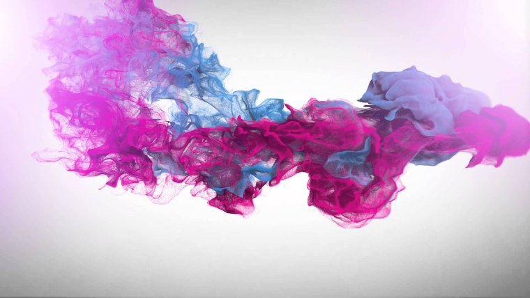 Человек в маске с дымом