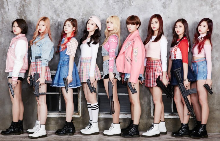 Эстетика розового в стиле 90-х