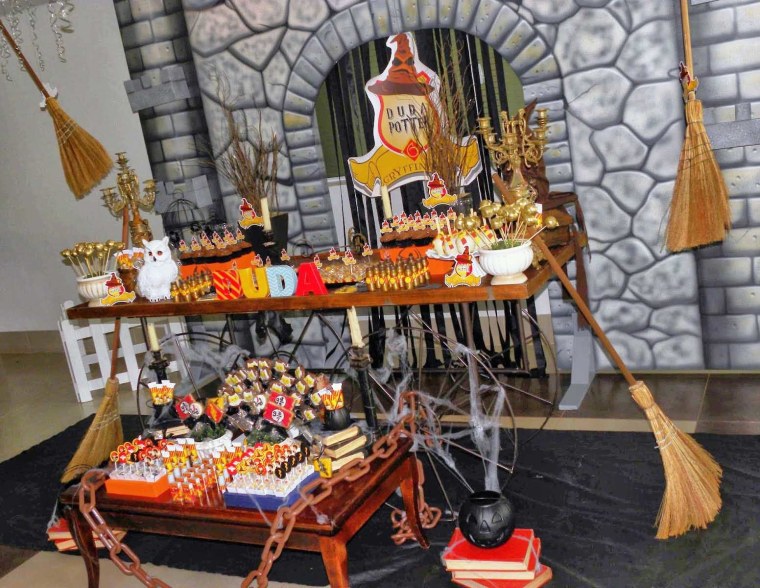 В стиле Гарри Поттер вечеринка Гарри