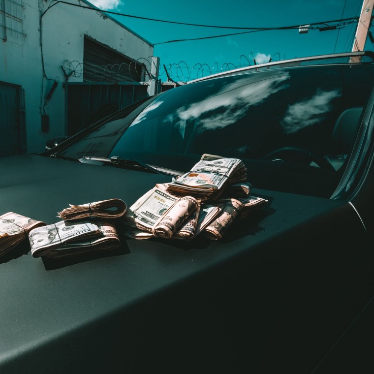 Обои розовые деньги