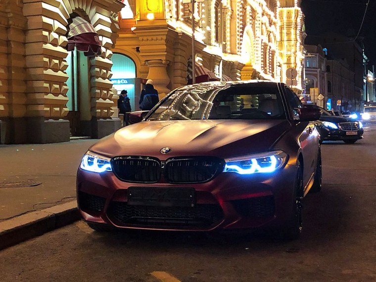 BMW m5 черно красная
