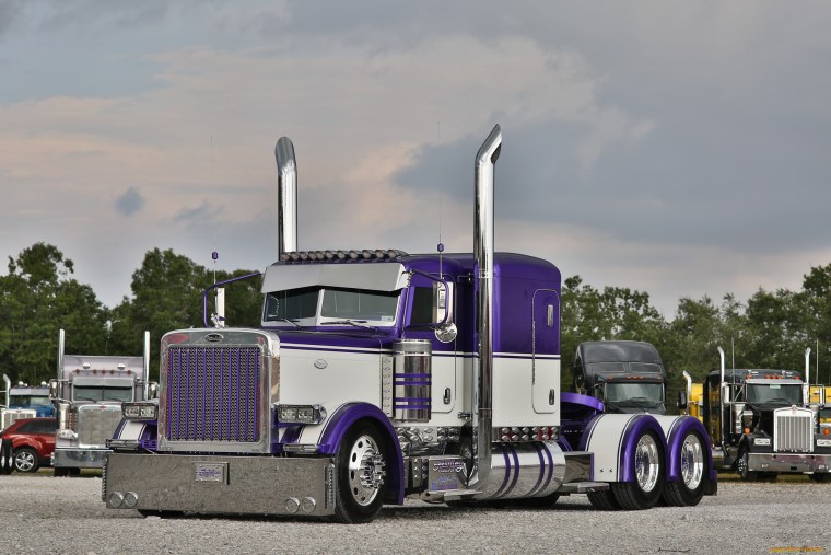 Тягач Peterbilt 379