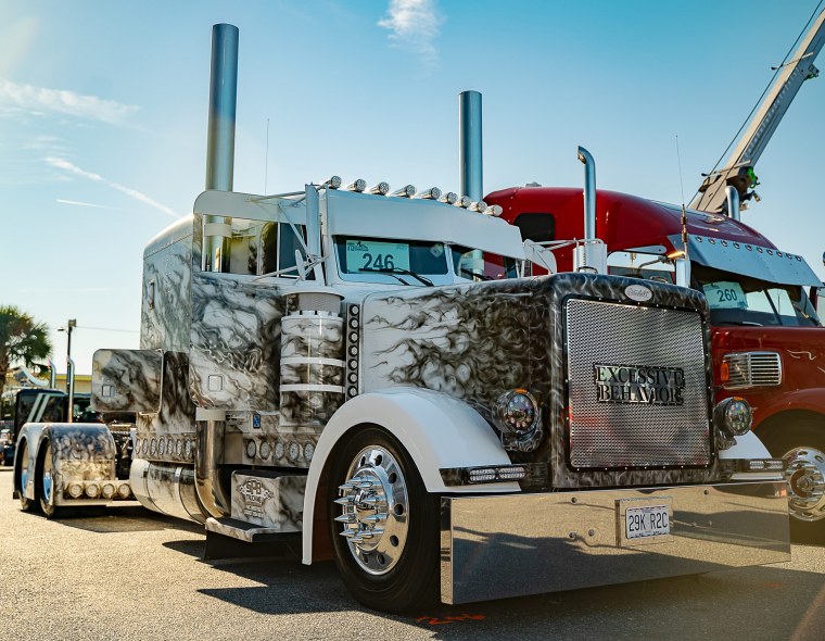 Трак Петербилт 379