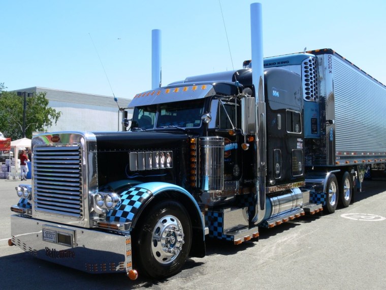 Грузовик Peterbilt 379
