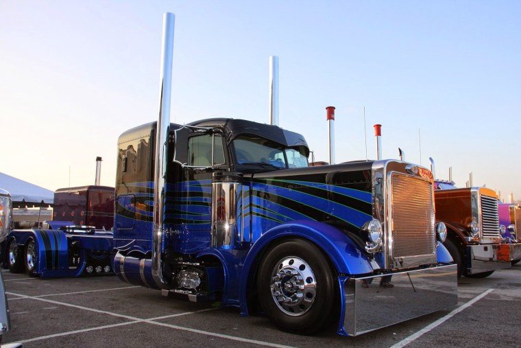 Американский грузовик Peterbilt 379