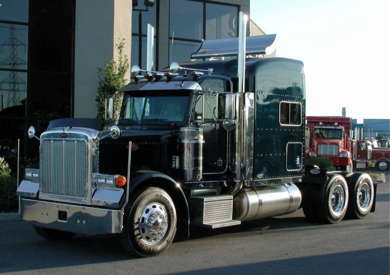 Грузовик Peterbilt 379