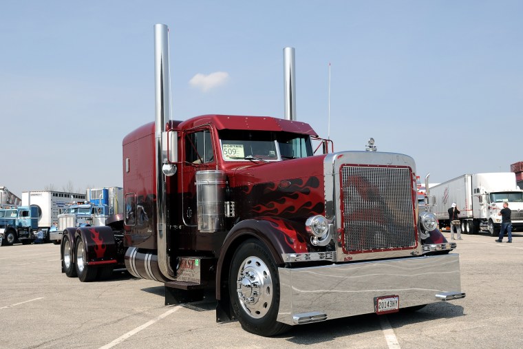 Тягач Петербилт 379