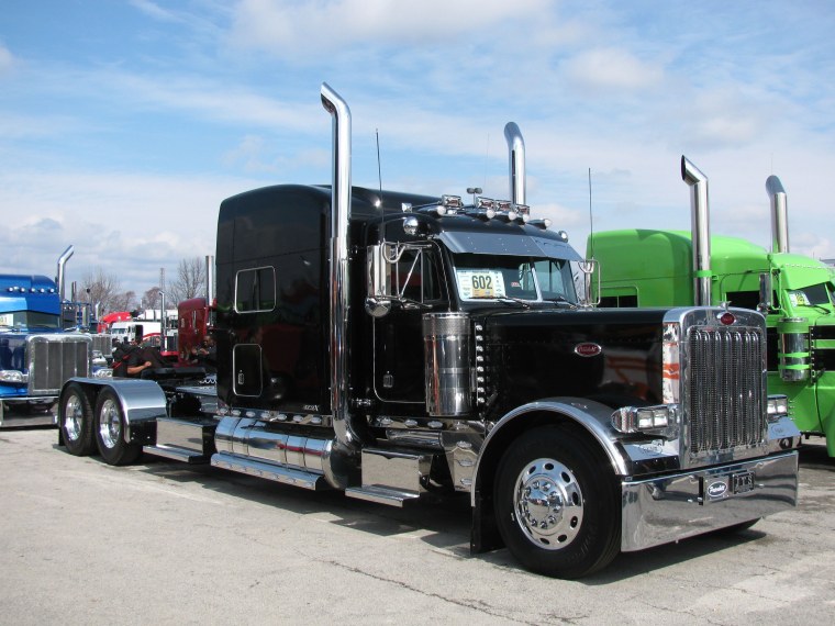 Тягач Петербилт 379