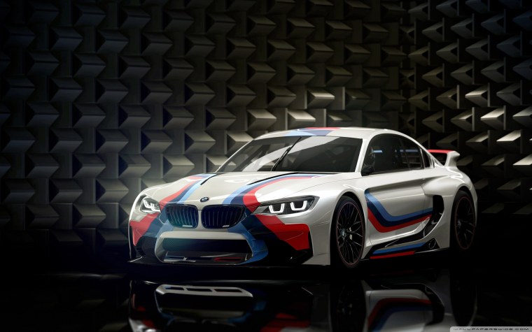 Машина на темном фоне