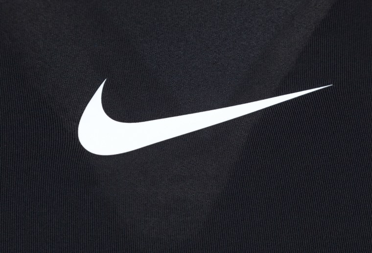 Эмблема найк красная