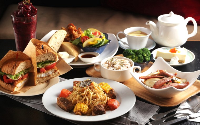 Стол с едой