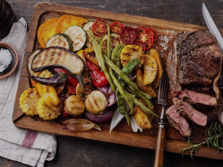 Блюда на столе