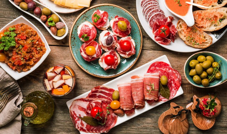 Блюда на столе