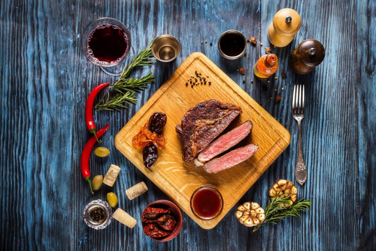 Стол с едой