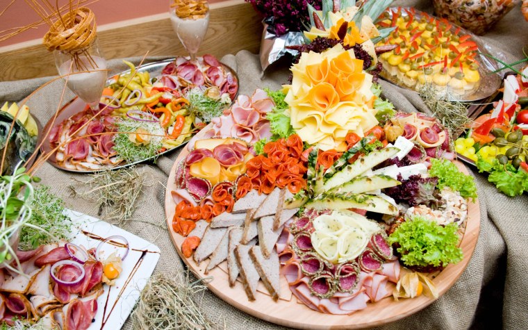 Стол с едой вид сверху