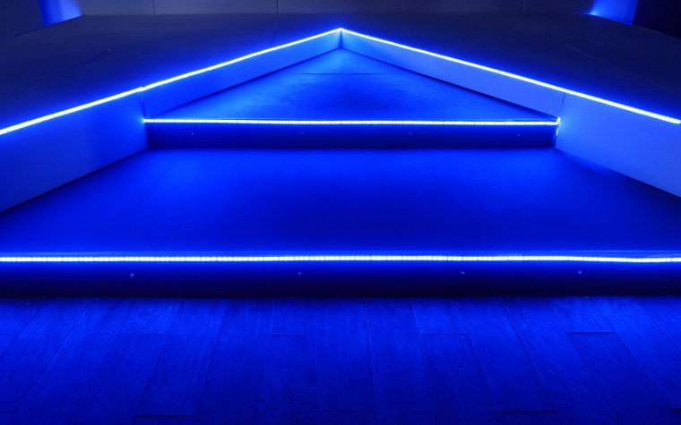 Неоновый свет