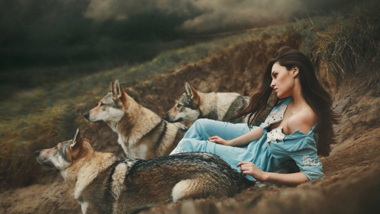 Девушка с волком