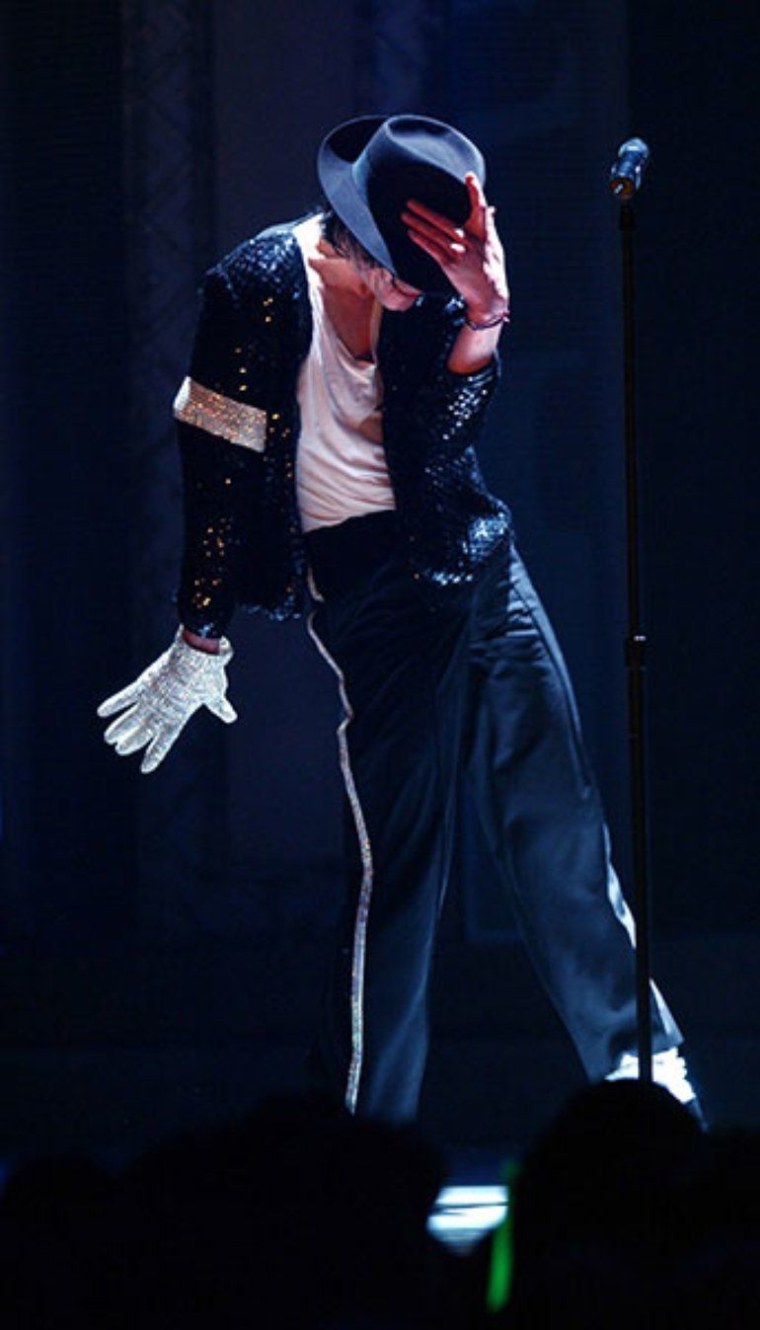 Майкл Джексон с бабочкой