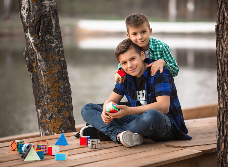 Два мальчика на улице