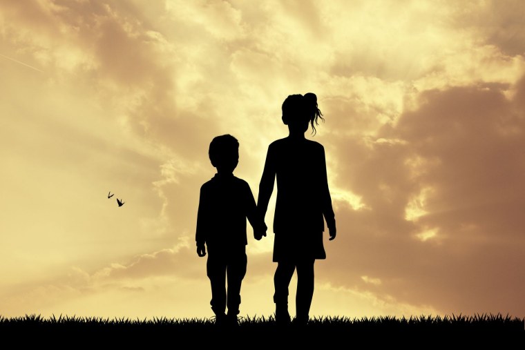 Силуэты детей брат и сестра