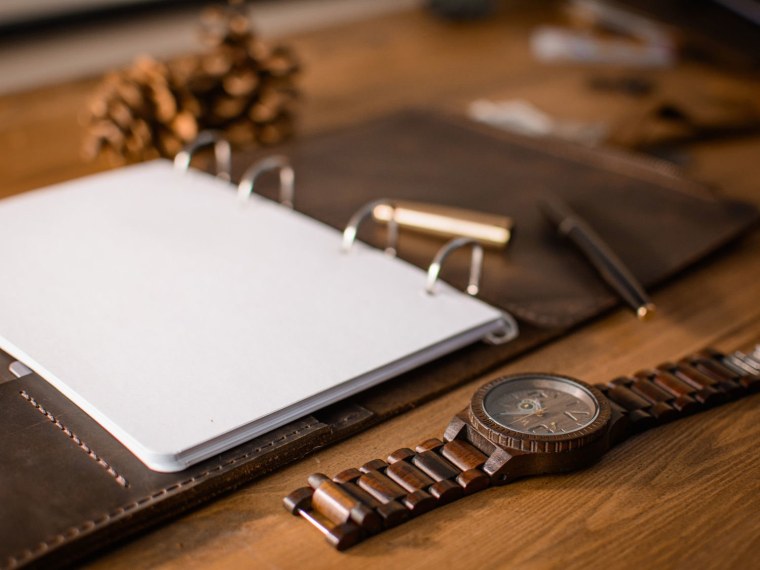 Ежедневник на столе