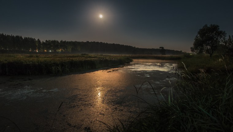Река ночью