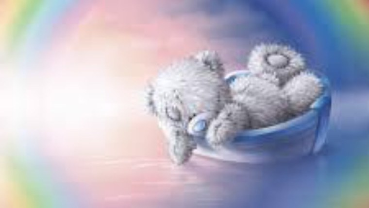 Мишка Тедди на голубом фоне