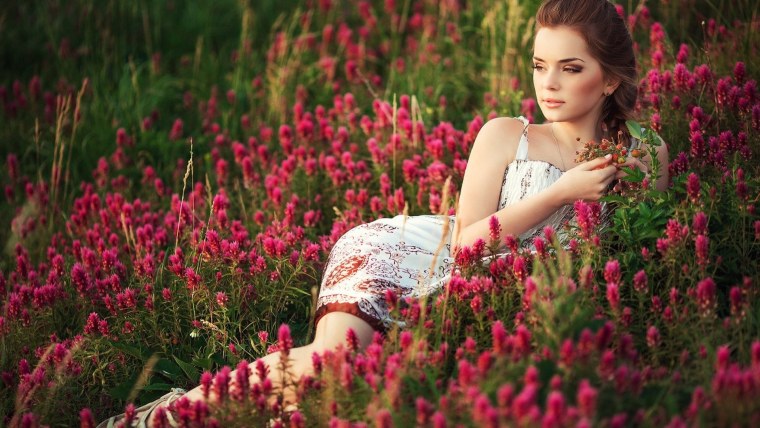 Девушка с зонтом