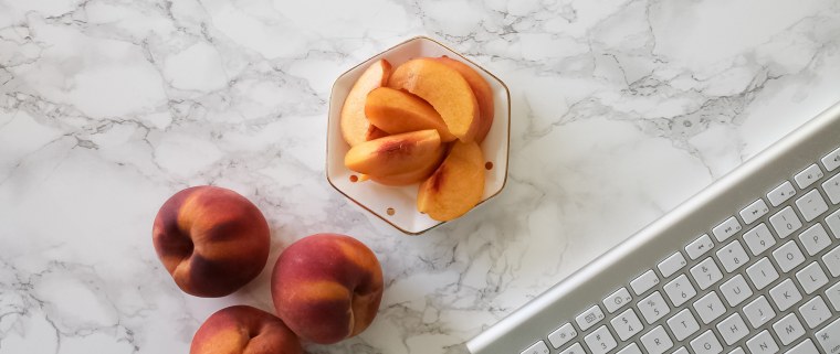 Бежевый экран