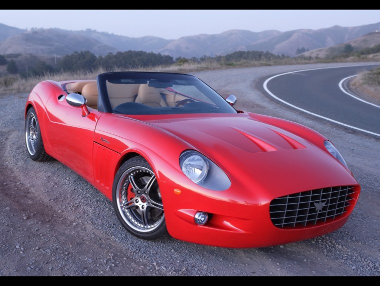 Спортивный автомобиль MCLAREN mp4-12c;