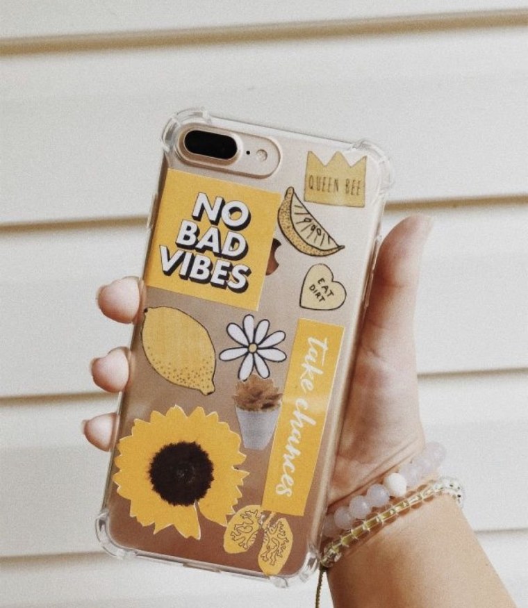 Жёлтый чехол на телефон