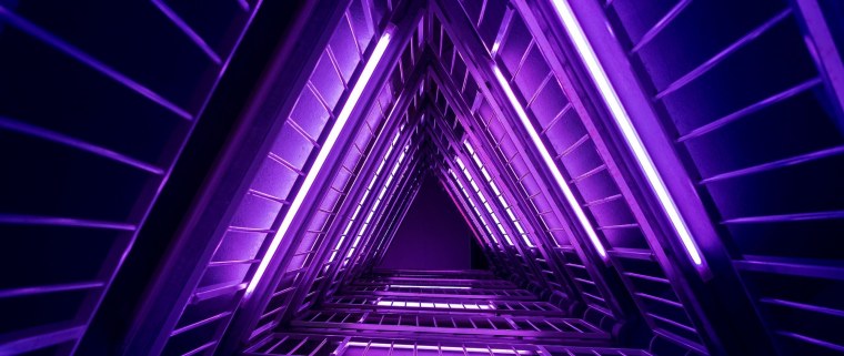 Фиолетовый свет