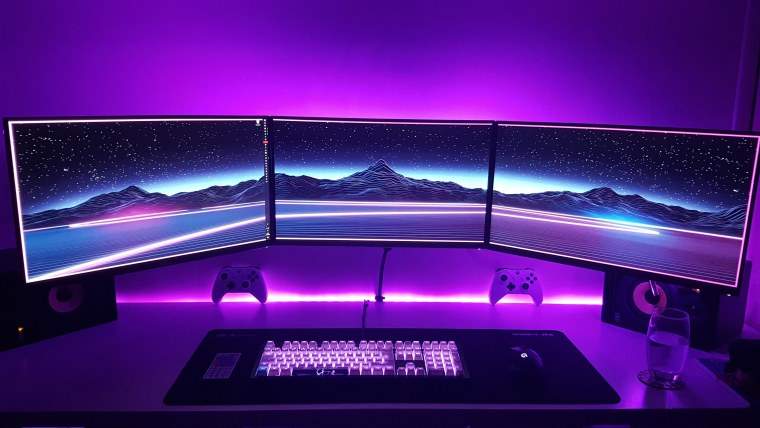 Стол с неоновой подсветкой