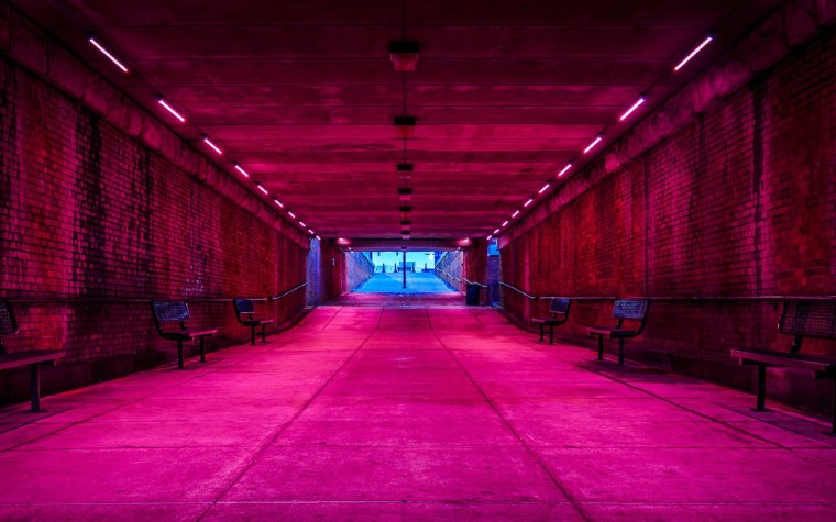 Неоновый коридор