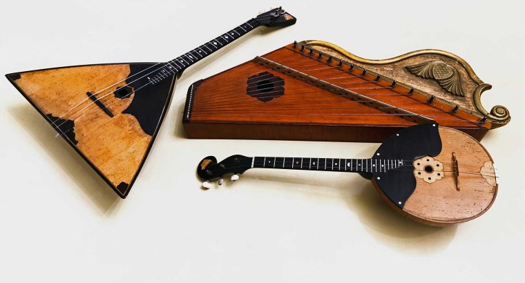 Домра балалайка гусли