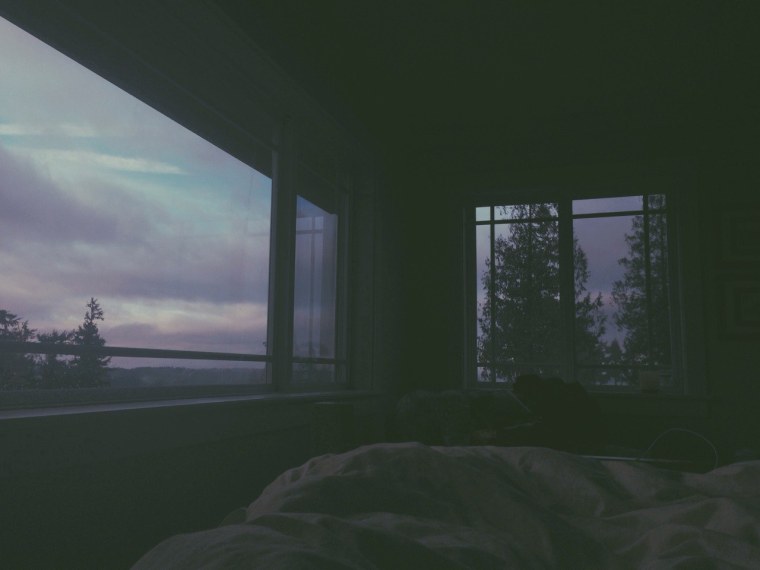 Тёмная атмосферная комната