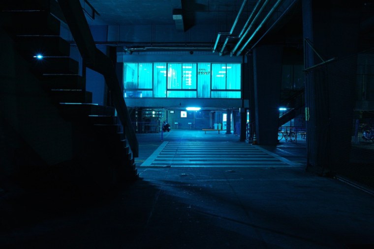 Темная помещение неон