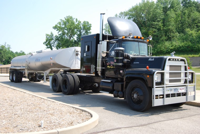 Грузовик Mack r401